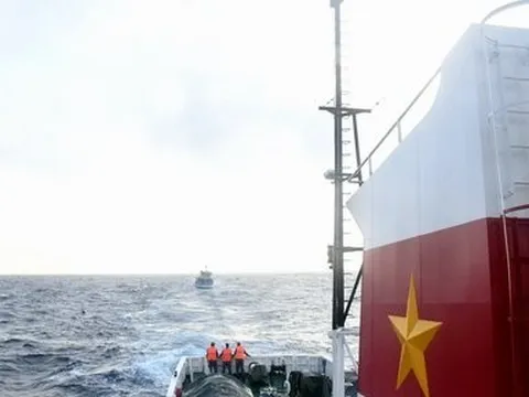 Tàu 471, Vùng 4 Hải quân lai kéo tàu cá Bình Định bị hỏng máy về bờ