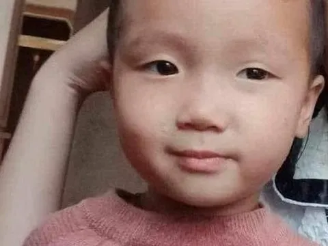 Nghệ An: Tìm kiếm bé trai 2 tuổi mất tích bí ẩn ở cổng nhà