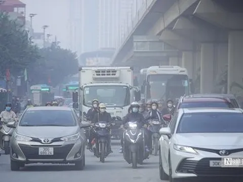 Hà Nội: Người dân khổ sở "bụi chồng bụi mùa ô nhiễm"