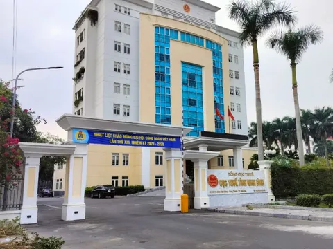 Bảo vệ Cục Thuế tỉnh Ninh Bình cản trở phóng viên tới liên hệ làm việc?