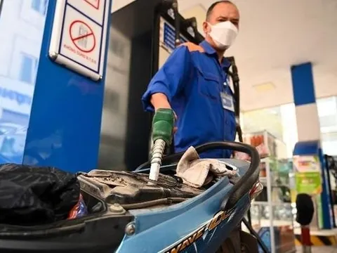 Giá xăng, dầu điều chỉnh nhẹ