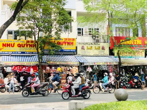 Chủ tiệm bán đồ trang trí Noel không còn lo ế như mùa Halloween