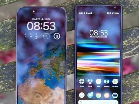 4 năm trước, mẫu điện thoại "gầy như que củi" này từng làm lu mờ cả iPhone: Ai nhìn cũng muốn cầm thử