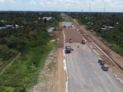 Chỉ còn 1 tháng hoàn thành, cao tốc Mỹ Thuận - Cần Thơ vẫn thiếu cát