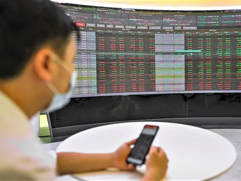 “Vượt khó” bằng tăng vốn