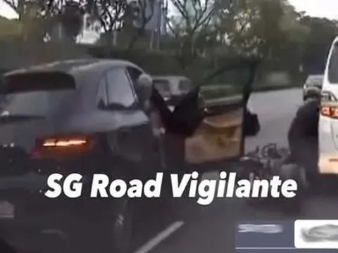 Ô tô "hạ gục" 2 xe máy vì bất cẩn