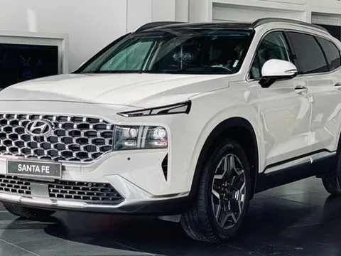 Giá Hyundai Santa Fe Hybrid có đáy mới: Lần đầu về mốc 1,235 tỷ, không còn chạm chân Palisade