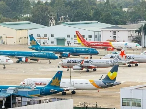 Giá vé cao ngất vì sao các hãng bay vẫn kêu lỗ?