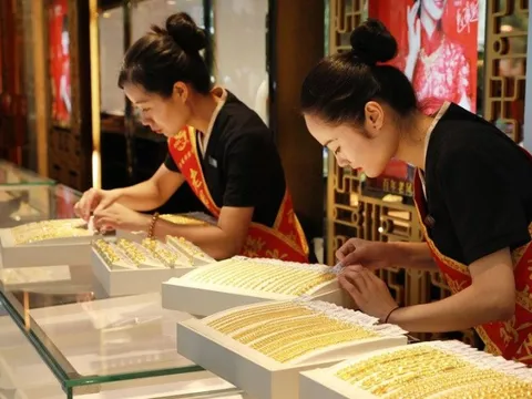 Giá tăng cao nhất mọi thời đại, láng giềng Việt Nam nắm dự trữ một tài sản lên đến 130 tỷ USD