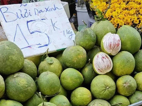 Bưởi da xanh dội chợ