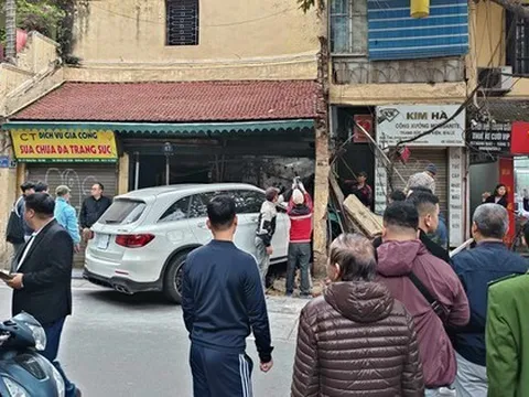 Cô gái uống rượu bia lái xe sang Mercedes tông vào căn nhà cổ là ai?