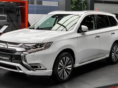 Mitsubishi khuyến mãi toàn bộ xe tháng cuối năm: Pajero Sport giảm hơn 136 triệu, Outlander lăn bánh rẻ hơn niêm yết