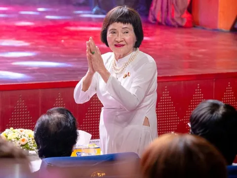 Chủ tịch Tập đoàn Sơn KOVA: Từ sinh viên nghèo mang 3 con vào đại học, tới bà chủ 12 công ty hoạt động ở 7 nước, gây quỹ học bổng cho sinh viên nghị lực