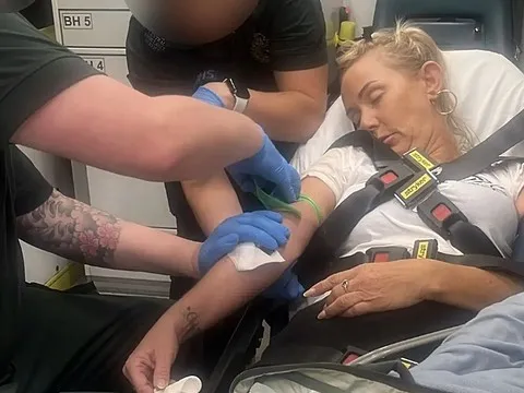 Dùng thuốc giảm cân mua trên mạng, người phụ nữ co giật suýt tử vong