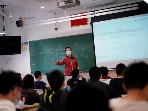 Bệnh hô hấp gia tăng, Trung Quốc đưa hệ thống giám sát đến tận trường học