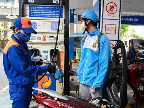 Giá xăng dầu tiếp tục giảm