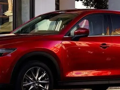 Cận Tết, một số mẫu xe ‘hot’ bắt đầu tăng giá, bán kèm ‘lạc’