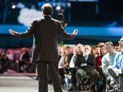 Góc tối nghề sales: Từng kiếm hơn 9 tỷ đồng/năm, nay nguy cơ mất việc cao gấp 4, may mắn được ở lại nhưng phải đối mặt thực tế nghiệt ngã