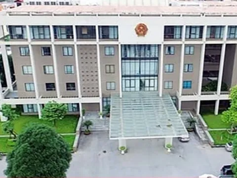 Hà Nội miễn nhiệm nữ phó chủ tịch quận nghỉ công tác vẫn ký văn bản