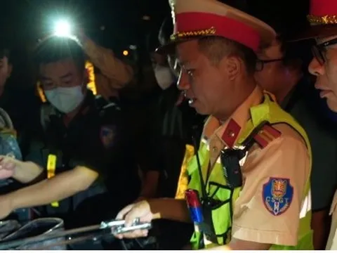 Kiểm tra nồng độ, CSGT TP.Vũng Tàu phát hiên ôtô có nhiều súng, mã tấu