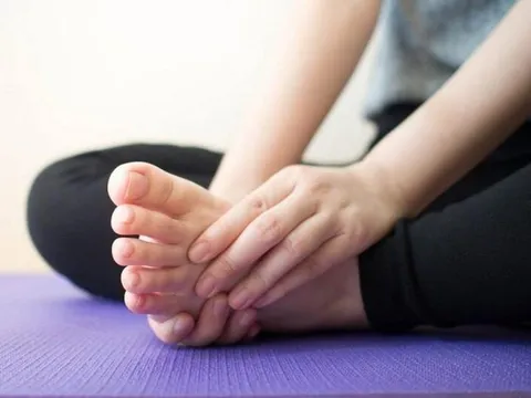 6 dấu hiệu ở chân cảnh báo sức khỏe bạn có "vấn đề"