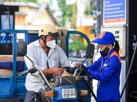 15h chiều nay, giá xăng dầu giảm mạnh