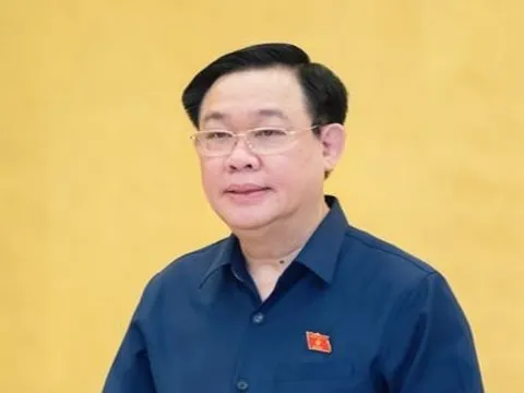 Ủy ban Thường vụ Quốc hội xem xét, phê chuẩn bổ nhiệm, miễn nhiệm đại sứ đặc mệnh toàn quyền