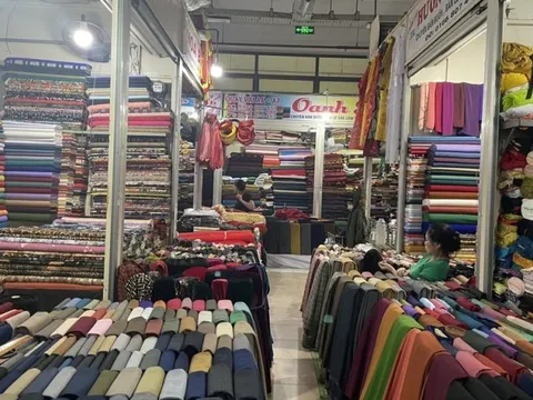 Nghệ An: Chợ ế ẩm, nhiều tiểu thương lo "mất" Tết