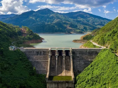 Một DN thủy điện chốt quyền tạm ứng cổ tức năm 2023 tổng tỷ lệ 71%, công ty con của EVN nhận về hàng trăm tỷ đồng