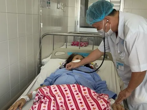 Can thiệp nội mạch cứu bệnh nhân vỡ phình động mạch gan hiếm gặp