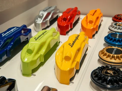 Bên trong showroom Lamborghini vừa mở cửa ở Việt Nam: Có hẳn phòng chọn option đắt giá, khách được tự tùy biến siêu xe