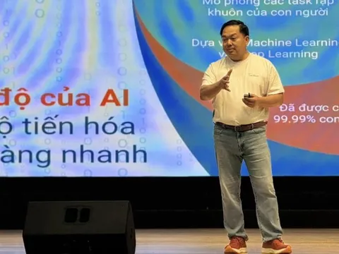 Ông Hoàng Nam Tiến: Không phải là công nhân, mà cả triệu người "tự tin rằng mình có học" sẽ bị AI thay thế nhanh nhất
