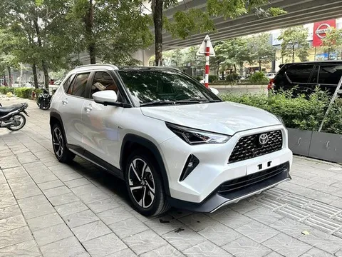 Toyota Yaris Cross giảm giá kỷ lục 115 triệu tại đại lý: Bản hybrid chỉ hơn 720 triệu, nhiều trang bị cao cấp hơn nhưng 'rẻ' ngang Seltos