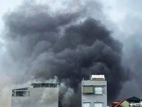 Hà Nội: Cháy tại khu vực có nhiều chung cư, nhiều người hoảng sợ