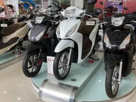 Giá xe máy giảm kỷ lục: Winner X lao dốc gần 20 triệu đồng, Honda Vision, SH... bán dưới mức đề xuất, có xe tặng kèm smartphone