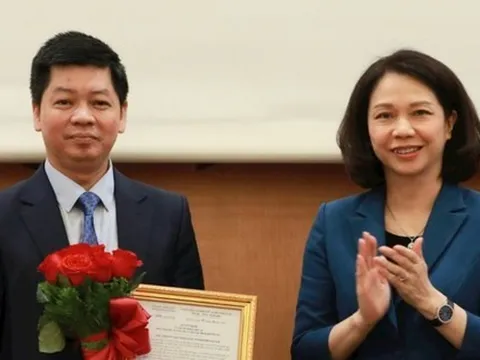 Trao quyết định của UBND TP. Hà Nội về điều động, bổ nhiệm nhân sự