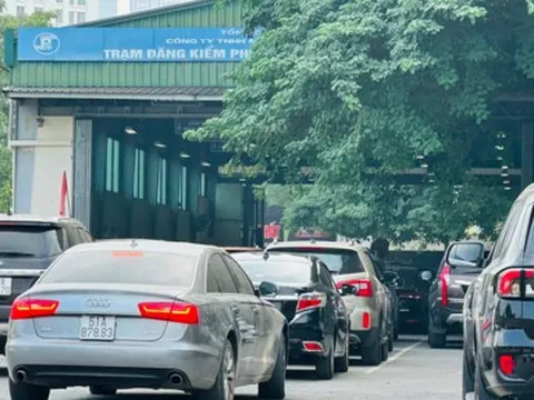 Tái diễn cảnh ô tô xếp hàng dài đăng kiểm, người dân có bị “làm khó”?