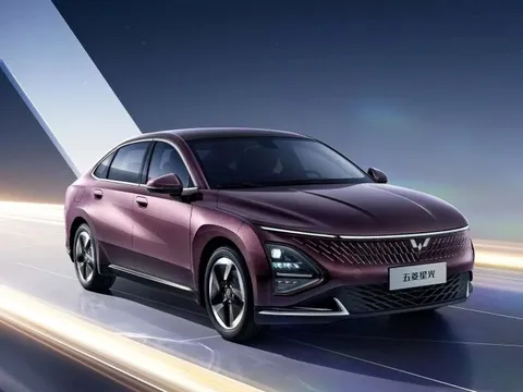 Wuling tung mẫu sedan hybrid giá từ 300 triệu: Toyota Camry, Kia K5 nhìn thấy có ‘sợ hãi’?