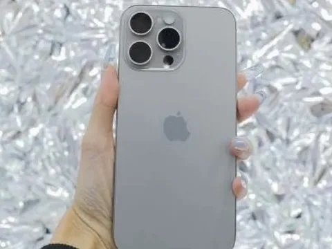 Giảm giá hết kết năm, lần đầu tiên hàng loạt điện thoại Samsung, iPhone chạm đáy mới