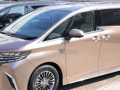 Land Cruiser và Alphard gây sốt, Toyota thông báo ngừng nhận đặt hàng vì thiếu linh kiện