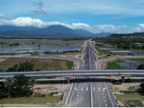 Cận cảnh cao tốc Cam Lâm-Vĩnh Hảo đảm bảo cán đích trước ngày thông xe