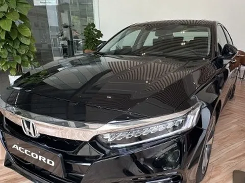 Honda Accord giảm giá sốc để xả hàng, chào đón phiên bản mới?