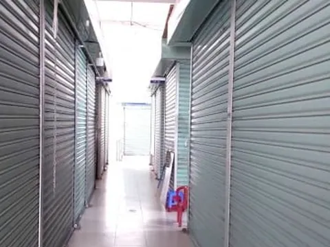 Các chợ vắng như 'chùa Bà Đanh', tiểu thương ôm nợ nhìn vốn chôn theo hàng hóa