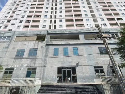 Phát hiện người phụ nữ mang thai 4 tháng tử vong ở chung cư