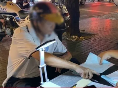 Tước bằng 11 tháng vì nồng độ cồn, tài xế bao biện 'uống 1 lon bia ăn thua gì’