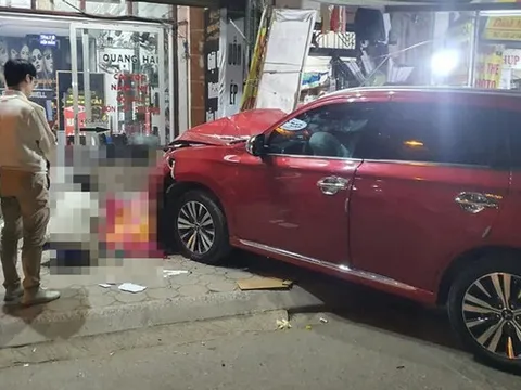 Hà Nội: Tai nạn ô tô liên hoàn trước cổng Học viện Tài chính khiến 1 bị thương, 1 người tử vong