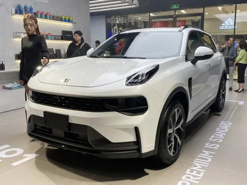 Ảnh thực tế Lynk & Co 01 vừa ra mắt VN: Cùng cỡ CX-5 nhưng trang bị cao cấp hơn hẳn, chờ giá để quyết định doanh số