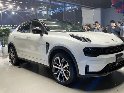 Lynk & Co 05 đầu tiên về Việt Nam, sẵn sàng đe dọa vị thế của Peugeot 408 bằng loạt trang bị cao cấp