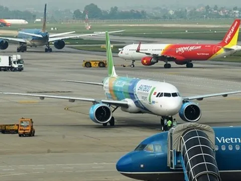 Khách bay nội địa giảm, bay quốc tế tăng