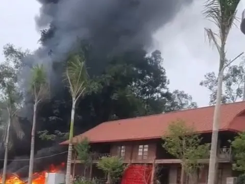 Cháy nhiều xe điện trong khu du lịch nghỉ dưỡng ở Phú Thọ